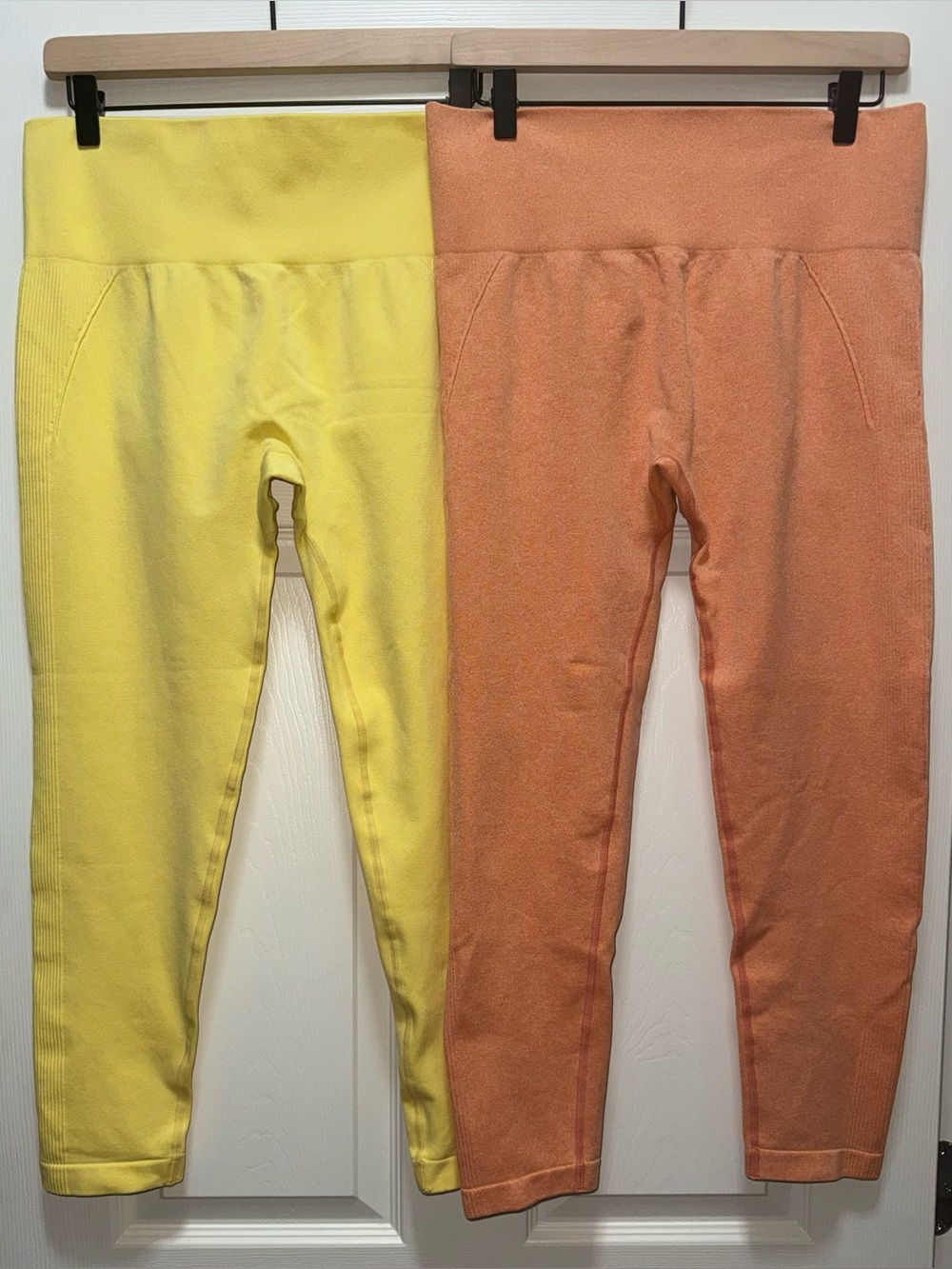 NWOT BUNDLE OF 2 Seamless Scrunch Butt Leggings  XL Yellow Orange